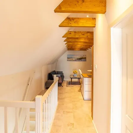 Kapitaenshaus - Boje